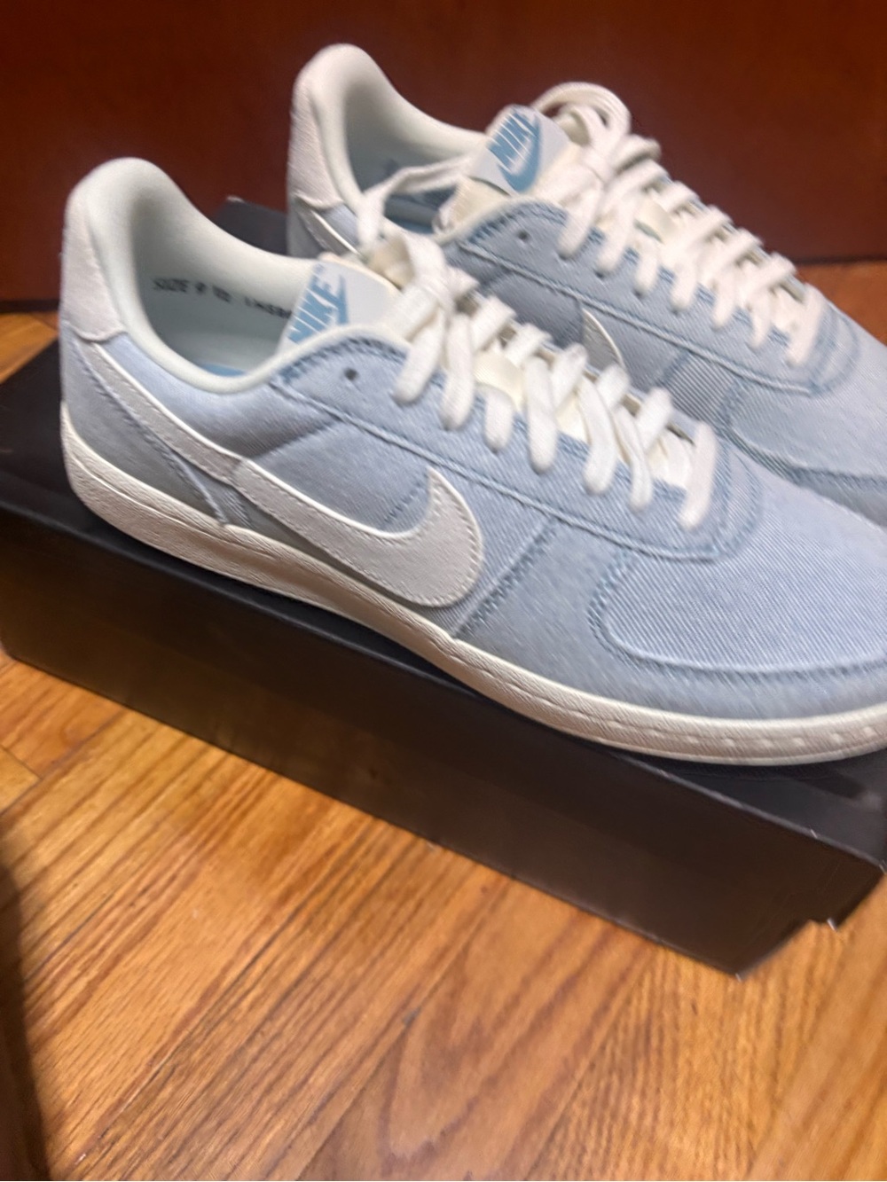 Nike Women’s Light denim Blue Canvas Low-Top Sneakers size us 9.5